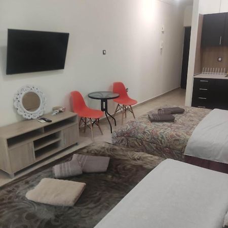 G M 3 Rooms Kentpo In The Heart Of The City Larissa Bagian luar foto